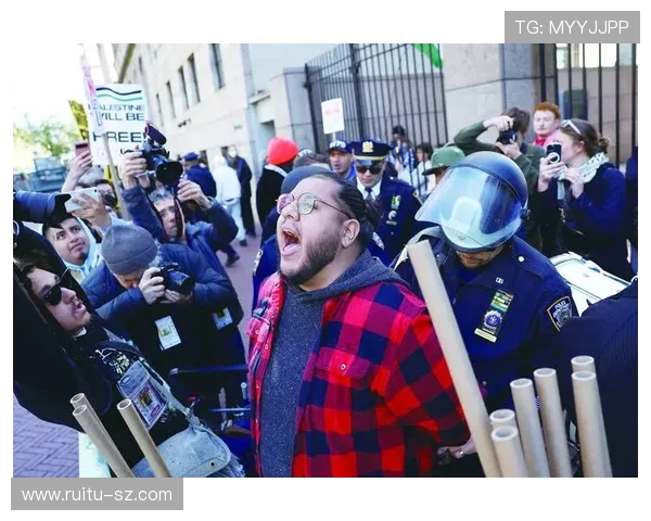 欧洲挺巴示威蔓延,挪以赛场冲突引震荡 欧洲挺巴示威蔓延,挪以赛场冲突引震荡